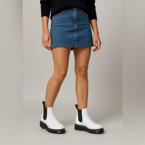 1426- Dr. Martens Women's Chelsea Boots White Color Size 6 - Picture 1 of 12